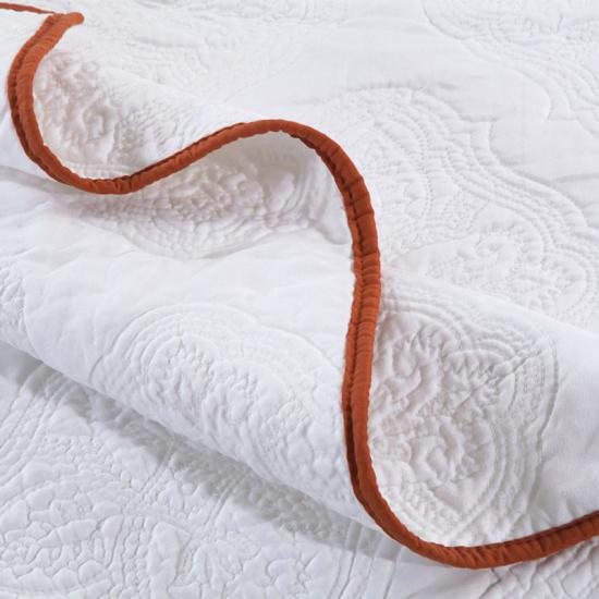 Damask broderi quiltede tæpper